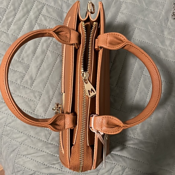 New 4 pockets leather gold Handbag . - Picture 5 of 11